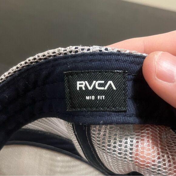 adjustable RVCA hat - Picture 4 of 5